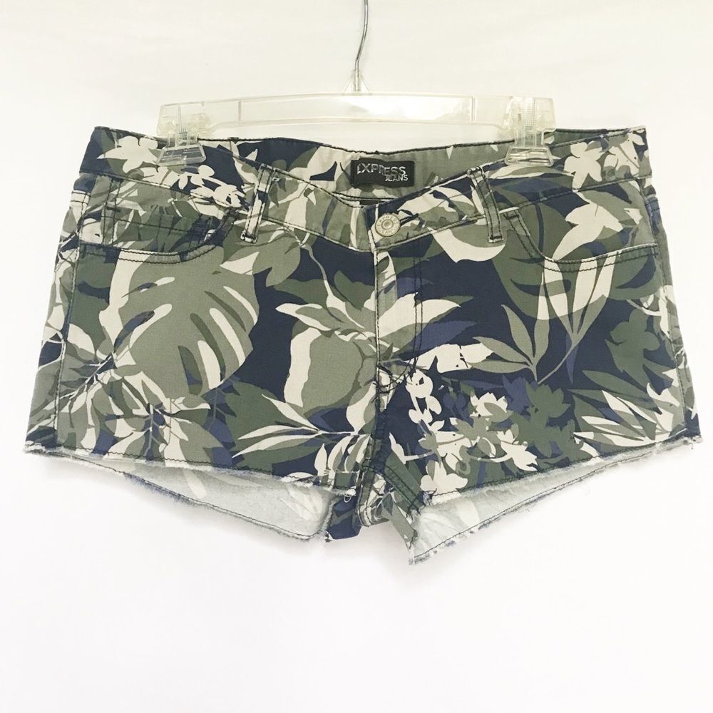 The Limited raw edge shorts in jungle print
